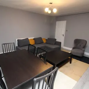 Modern 2 Bed Close To City Appartamento